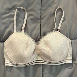 VS sexy Lace bra with strap detailing size 34‎ D